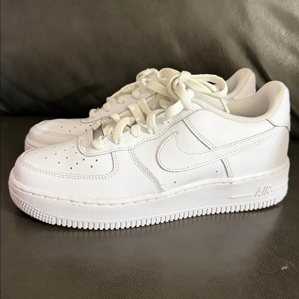 NWOB Nike Air Force 1 Low White Sneakers size 6Y - Picture 3 of 6